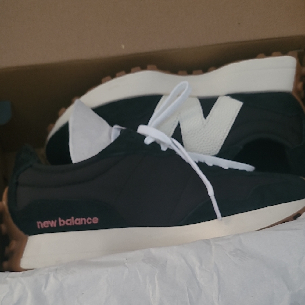 NEW BALANCE WOMEN'S 327 BLACK WHITE SNEAKERS - Picture 10 of 11